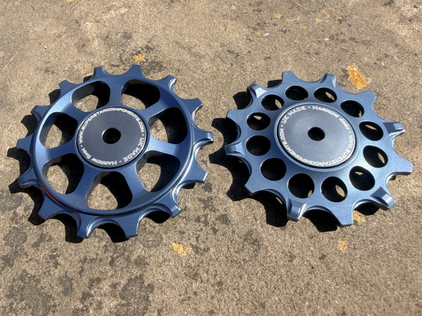 A pair of gunmetal jockey wheels with sealed bearings, designed for use with SRAM AXS rear derailleurs.