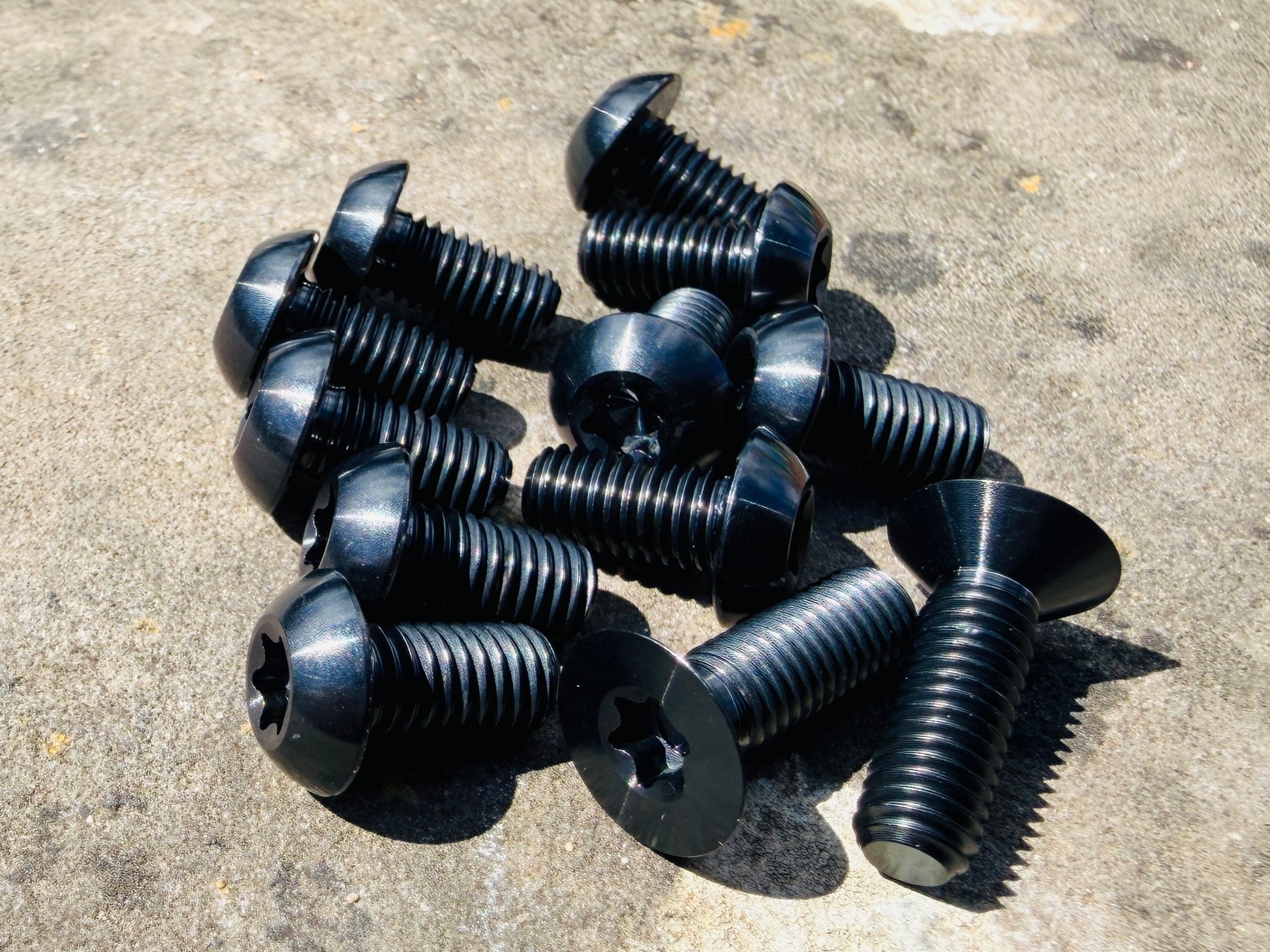 black titanium disc bolt kit for Specialized Levo and Kenevo models that feature a rear wheel speed sensor magnet