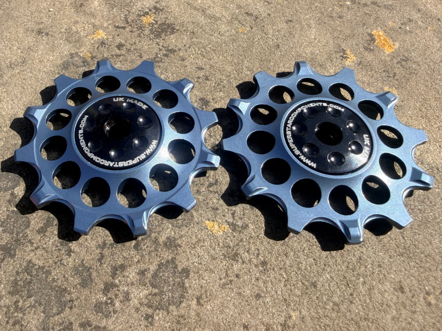 gunmetal 12T jockey wheels with sealed bearings, designed for use with SRAM rear derailleurs.