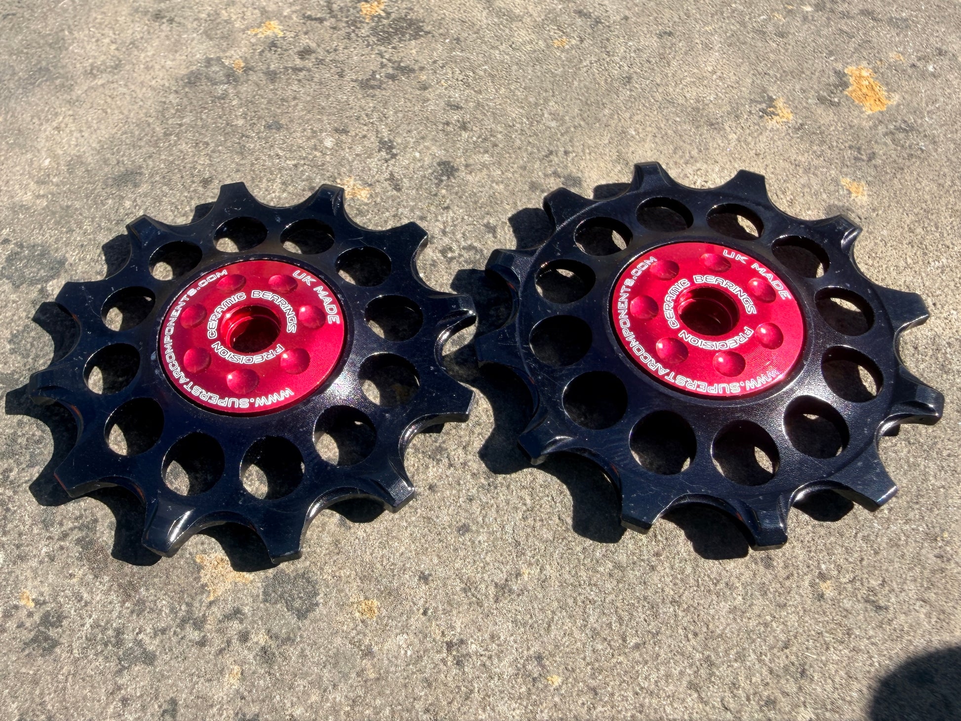 black 12T jockey wheels with sealed ceramic bearings, designed for use with SRAM rear derailleurs.