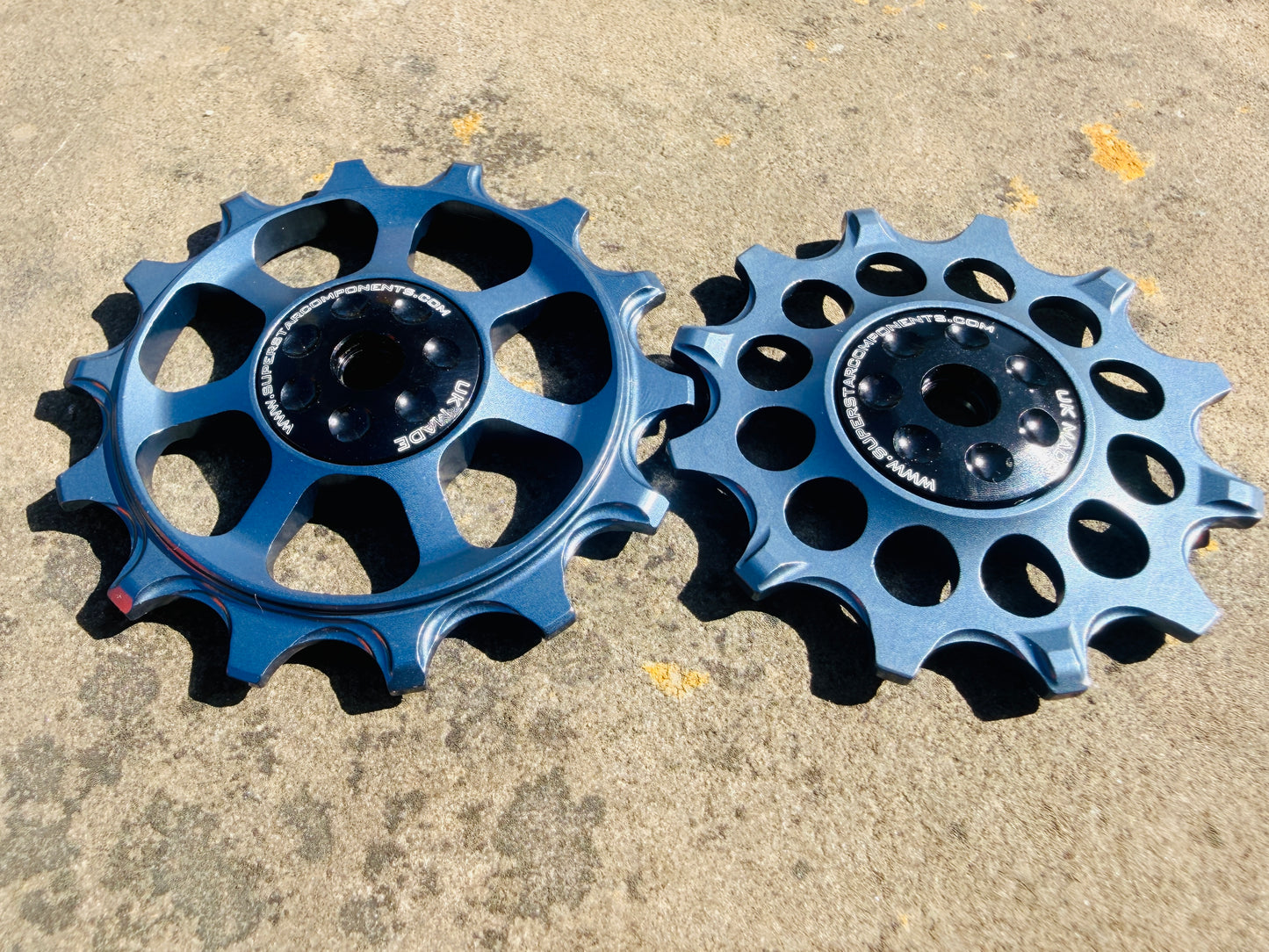 A pair of gunmetal jockey wheels with sealed bearings, designed for use with SRAM EAGLE rear derailleurs.